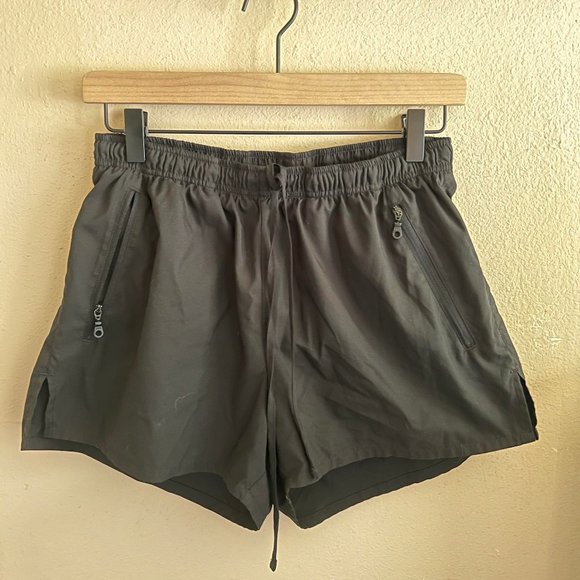 girlfriend collective Pants - black running shorts